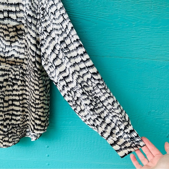 Forever 21 Oversized Abstract Shirt Long Sleeve Silky Black Gray Cream SZ LARGE - Picture 6 of 11